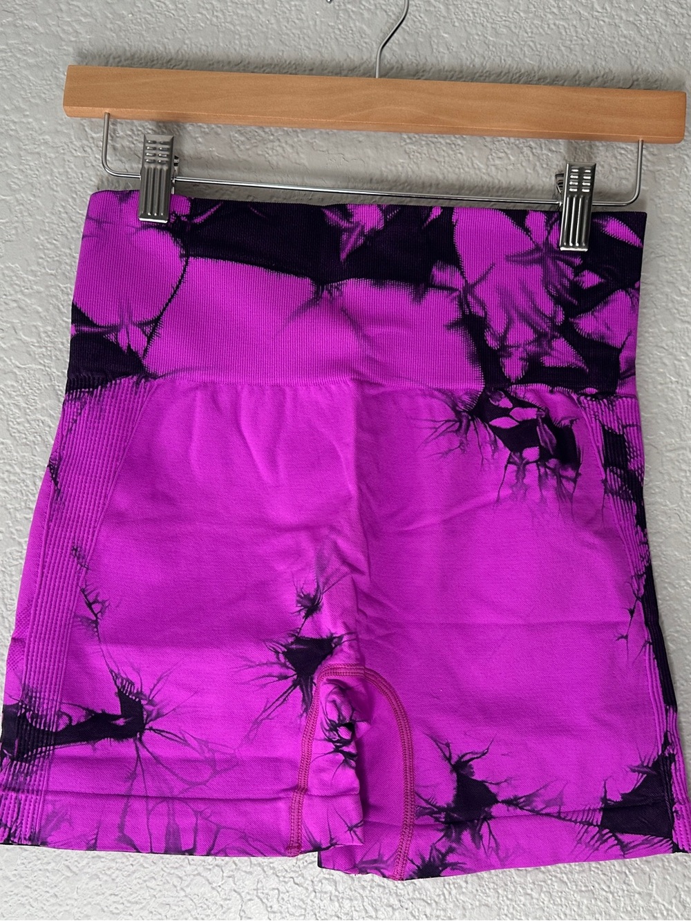 Amazon Women's High-Waist Tie-Dye Shorts - Booty Scrunch Gym Shorts - Size Large